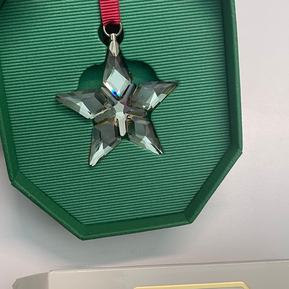 NEW in Box Swarovski Annual Edition Little Star Ornament Golden #5648747 - Picture 3 of 6